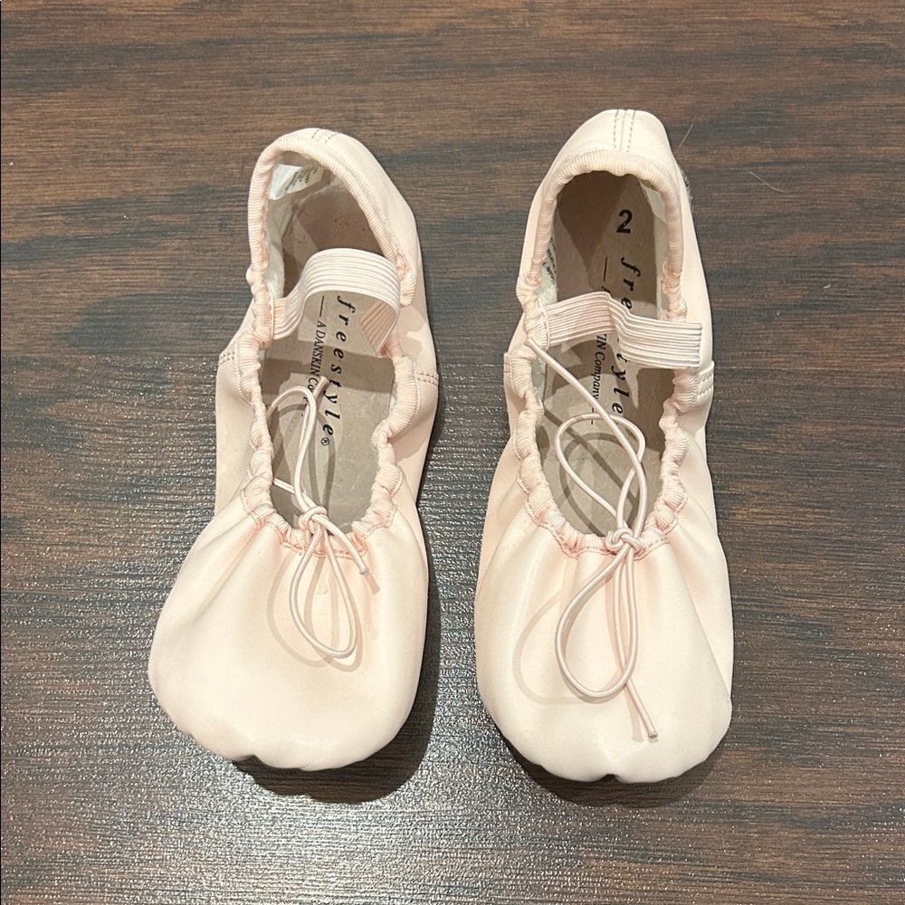 Girl’s Freestyle Pink Ballet Slippers Sz 2